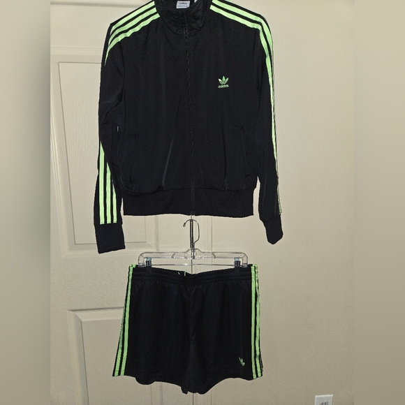 NWT Adidas Originals Adicolor Track Jacket & Shorts Set - Picture 7 of 10